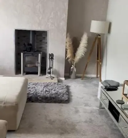Stylish Home, Complete With A Romantic Hot Tub Feriehus